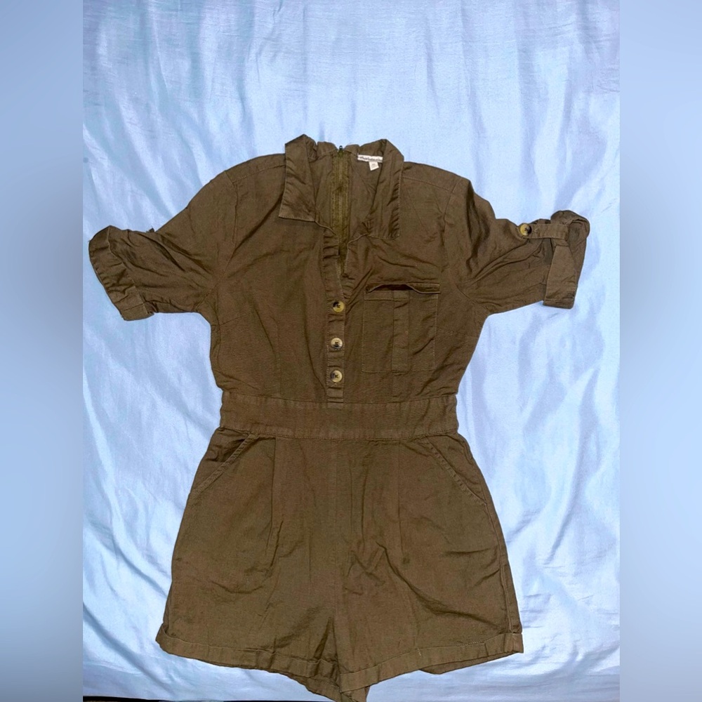 Charlotte Russe green romper - sz Medium